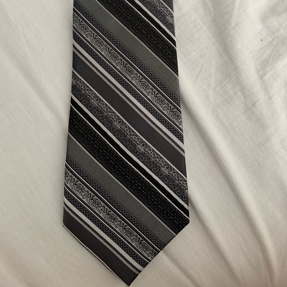 Leo Chevalier Grey Tie